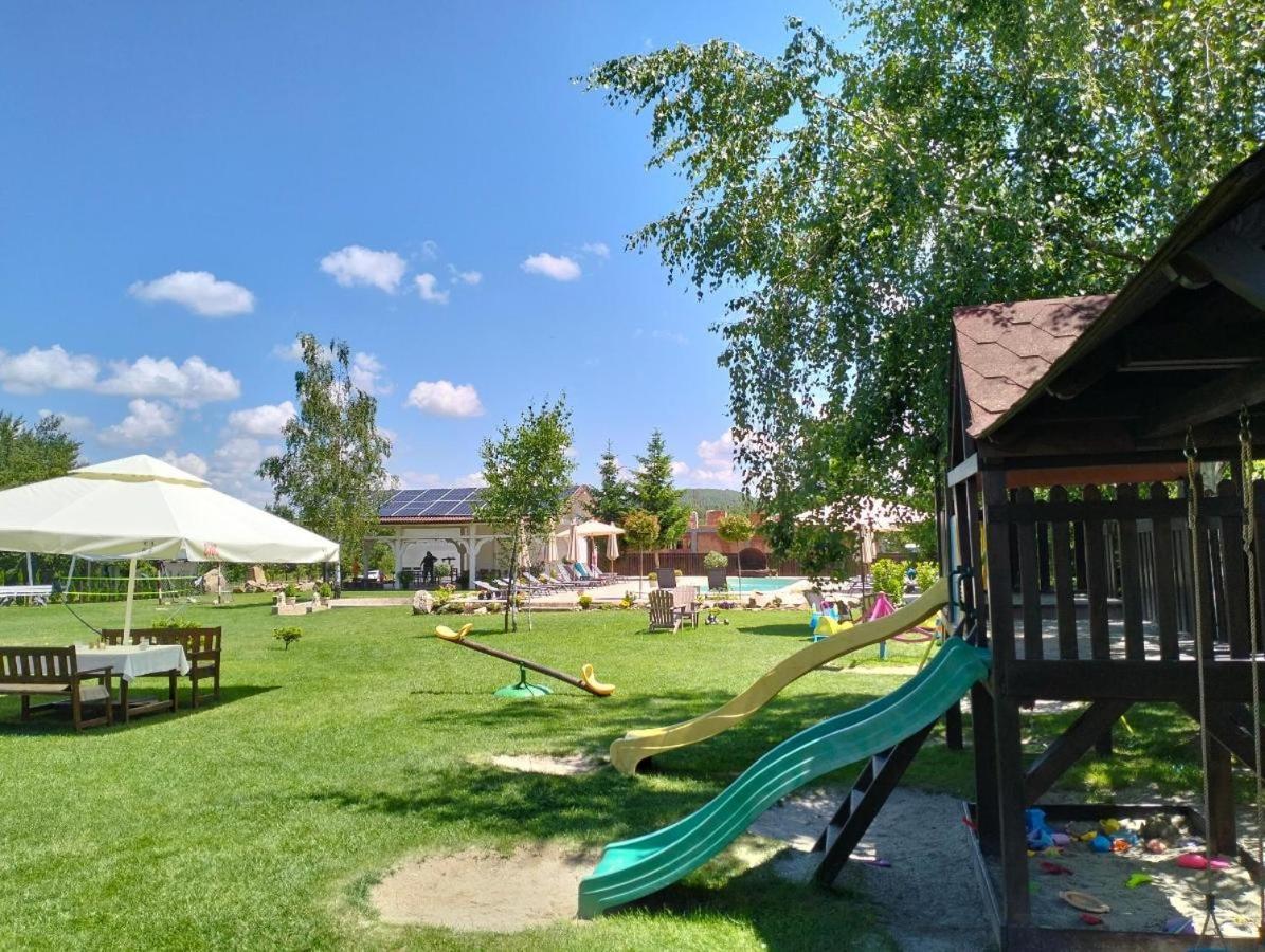 Natura Family Resort Авриг Экстерьер фото
