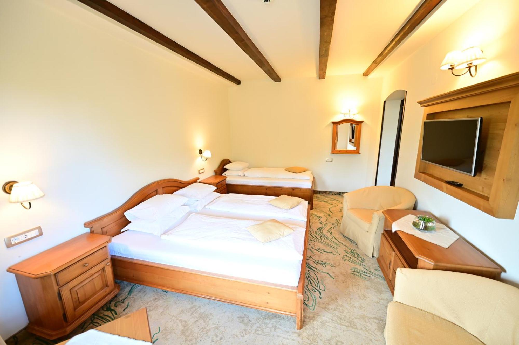 Natura Family Resort Авриг Экстерьер фото